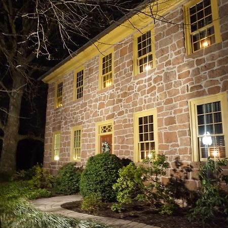 Brownstone Colonial Inn Reinholds Exterior foto
