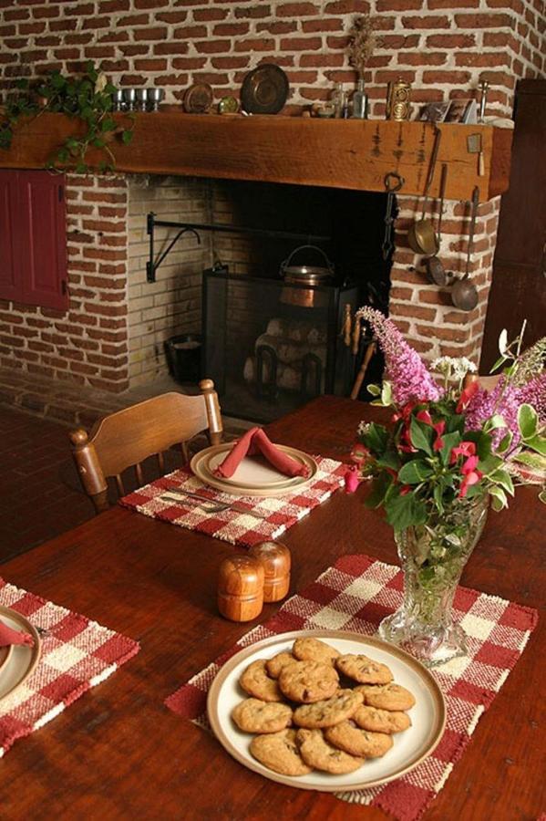 Brownstone Colonial Inn Reinholds Exterior foto