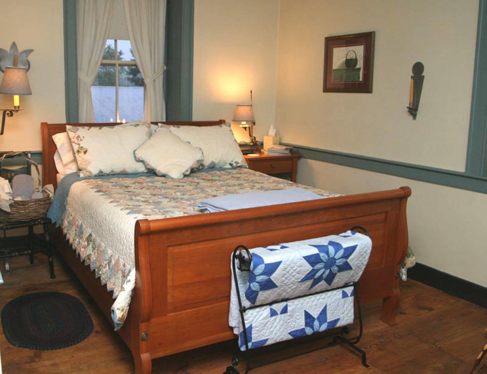 Brownstone Colonial Inn Reinholds Cameră foto