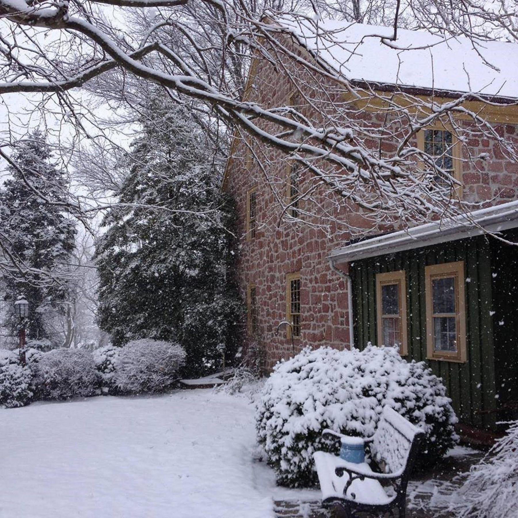 Brownstone Colonial Inn Reinholds Exterior foto